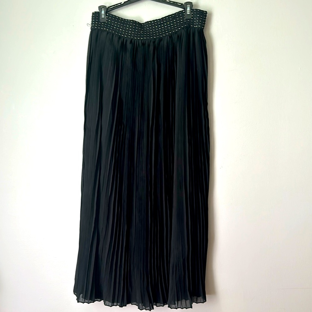 Magic Black Pleated Maxi Skirt with silver   Sparkle detail waist stretch size M